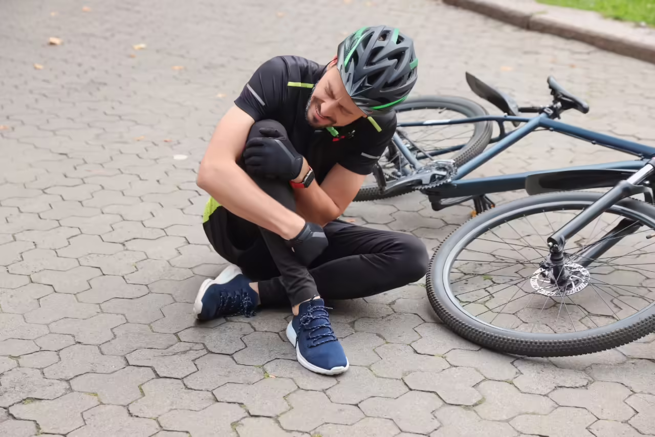 cyclist with leg injury on the paved road 2026 03 27 01 38 52 utc